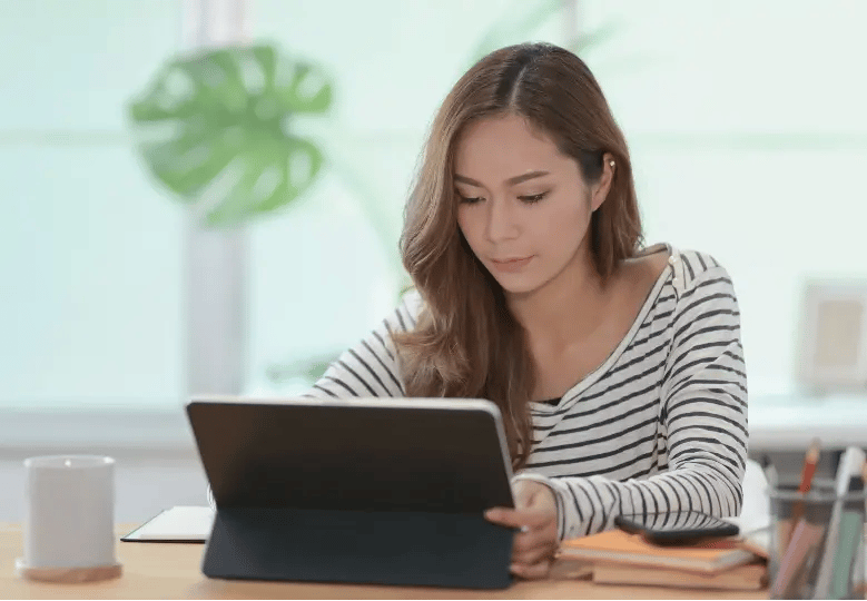 woman-laptop-working (1)
